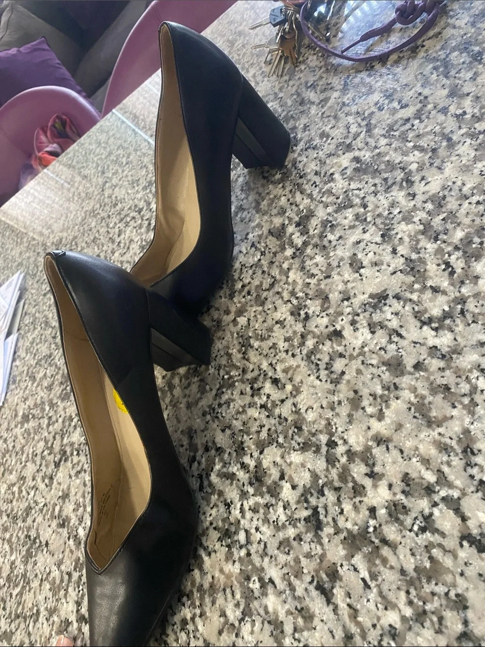 Marc Fisher Black Pointed Toe Leather Pumps - Sleek V-Cut Vamp